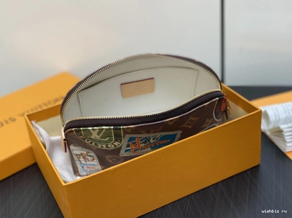 WIS COSMETIC POUCH Louis Vuitton 1113